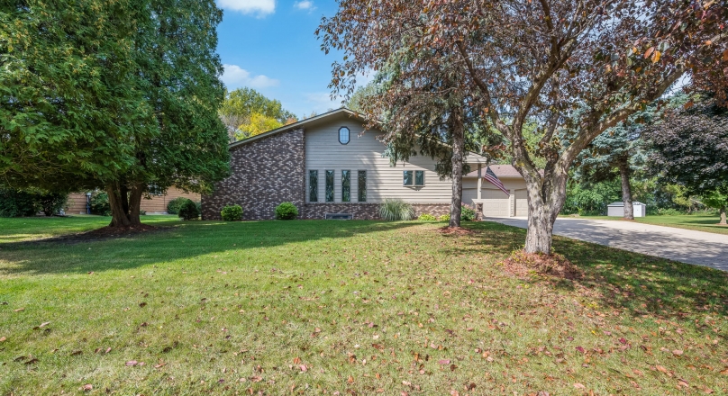 1910 Knollwood Dr. Fairmont, MN